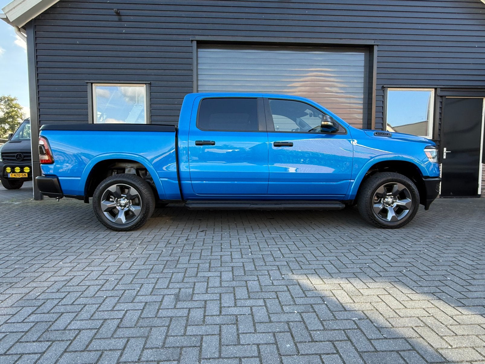 RAM 1500 5.7L V8 Hemi 4x4 1e eigenaar NL nieuw geleverd!!, Auto's, Automaat, 5654 cc, Leder en Stof, Origineel Nederlands