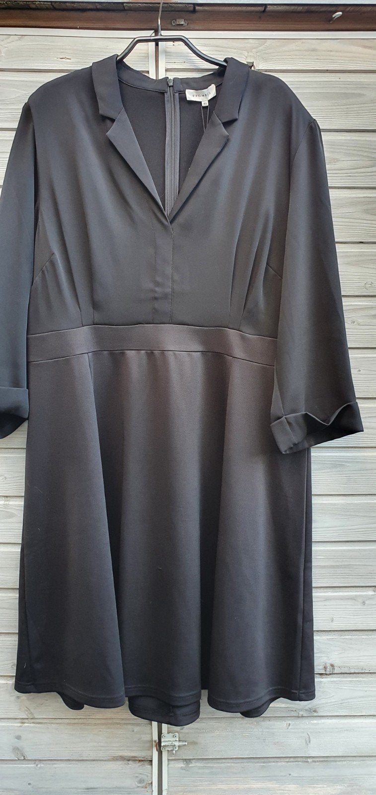 Promiss Zwarte jurk met reverskraag en driekwart mouwen, Kleding | Dames, Jurken, Promiss, Zwart, Maat 46/48 (XL) of groter, Nieuw