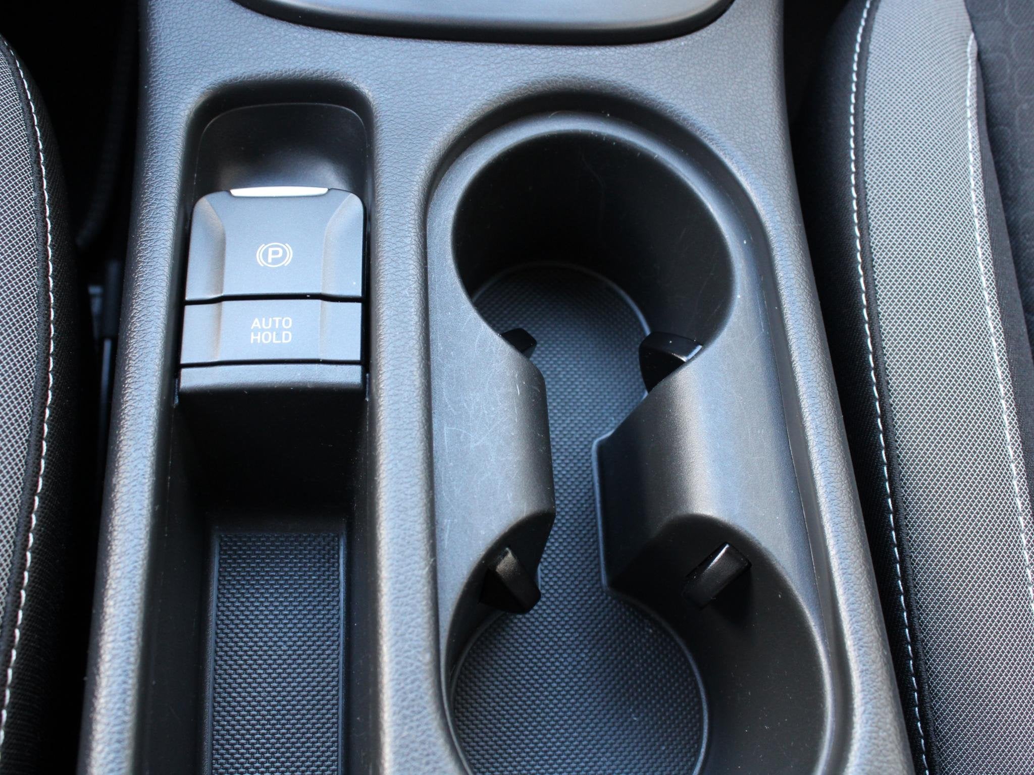 Foto 22 van Hyundai Kona 1.6 GDI HEV Comfort | APPLE CARPLAY | ACHTERUIT