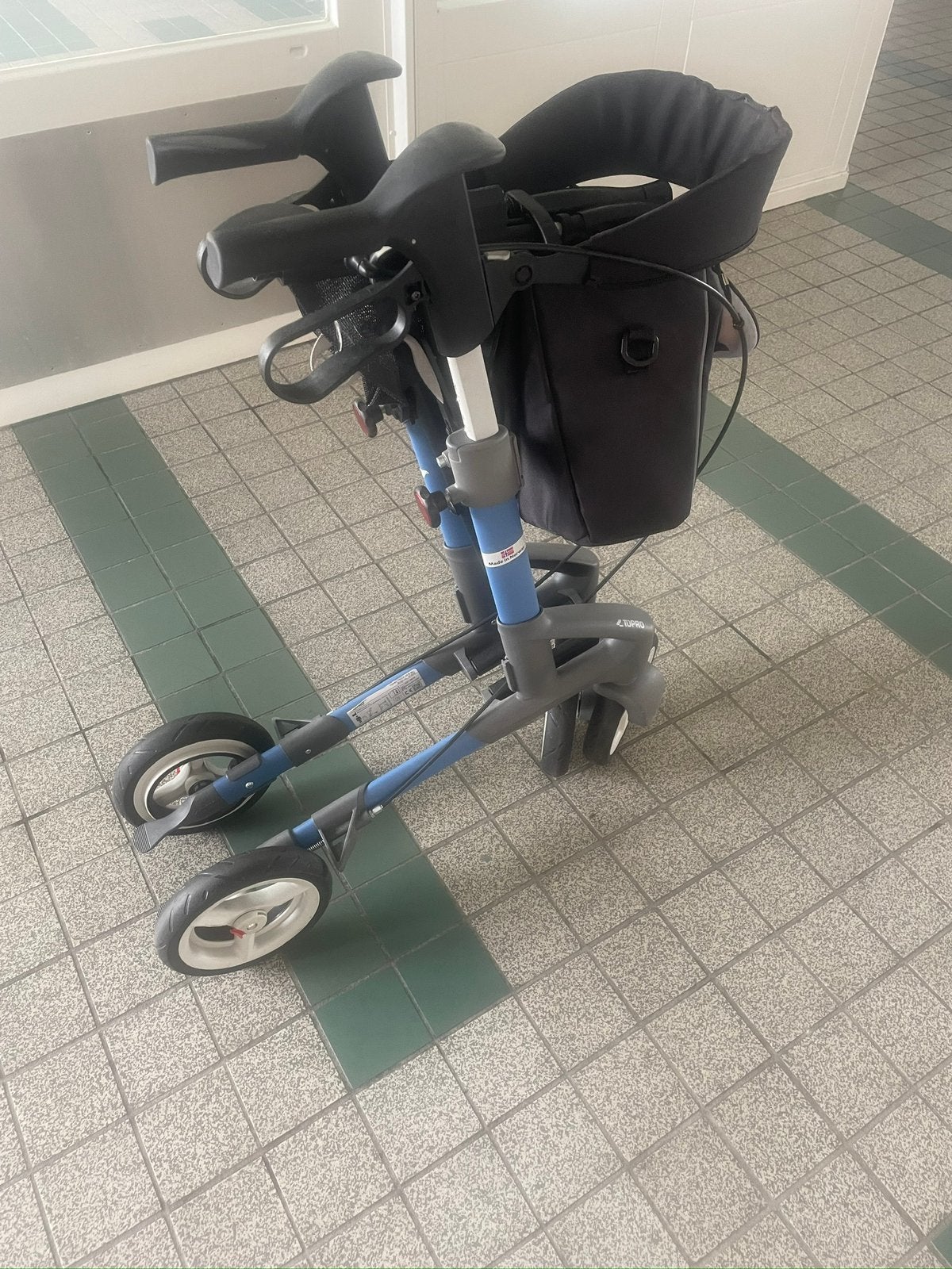 Rollator zo goed als nieuw, Ophalen, Zo goed als nieuw
