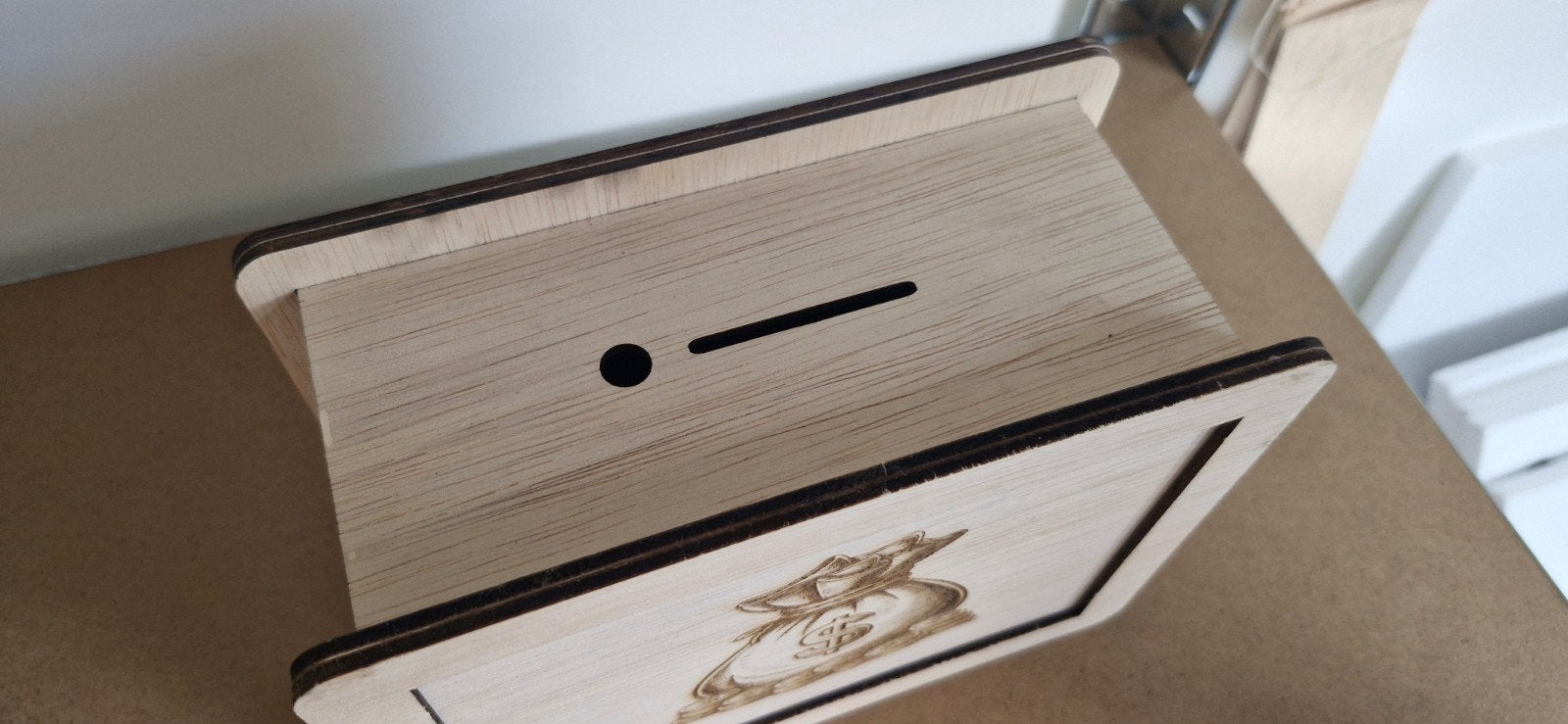 Houten spaarpot met geldzak en 1500 euro spaardoel, Ophalen, Nieuw, Hout, Overige thema's