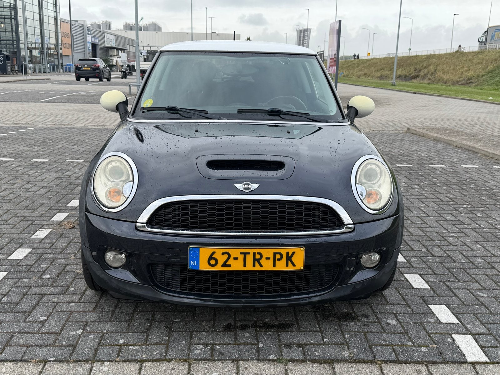 Mini 1.6 16V Cooper S 128KW 2007 Zwart, Auto's, Voorwielaandrijving, Zwart, 4 cilinders, 4 stoelen