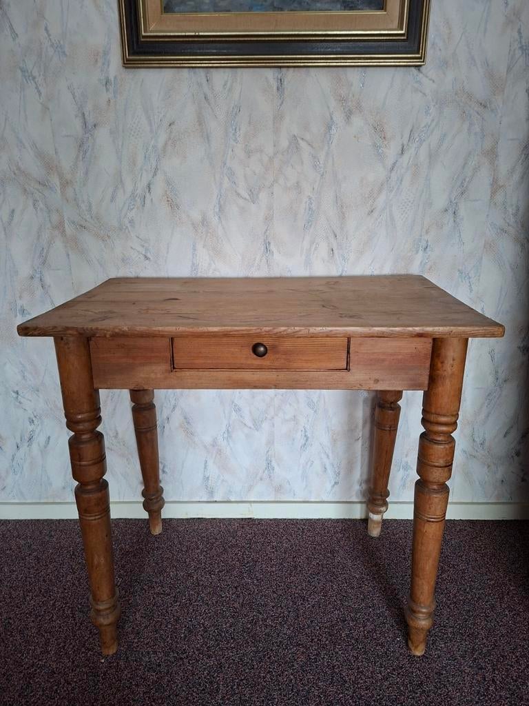Oud Grenen tafeltje, Gebruikt, 50 tot 100 cm, Grenenhout, Antiek