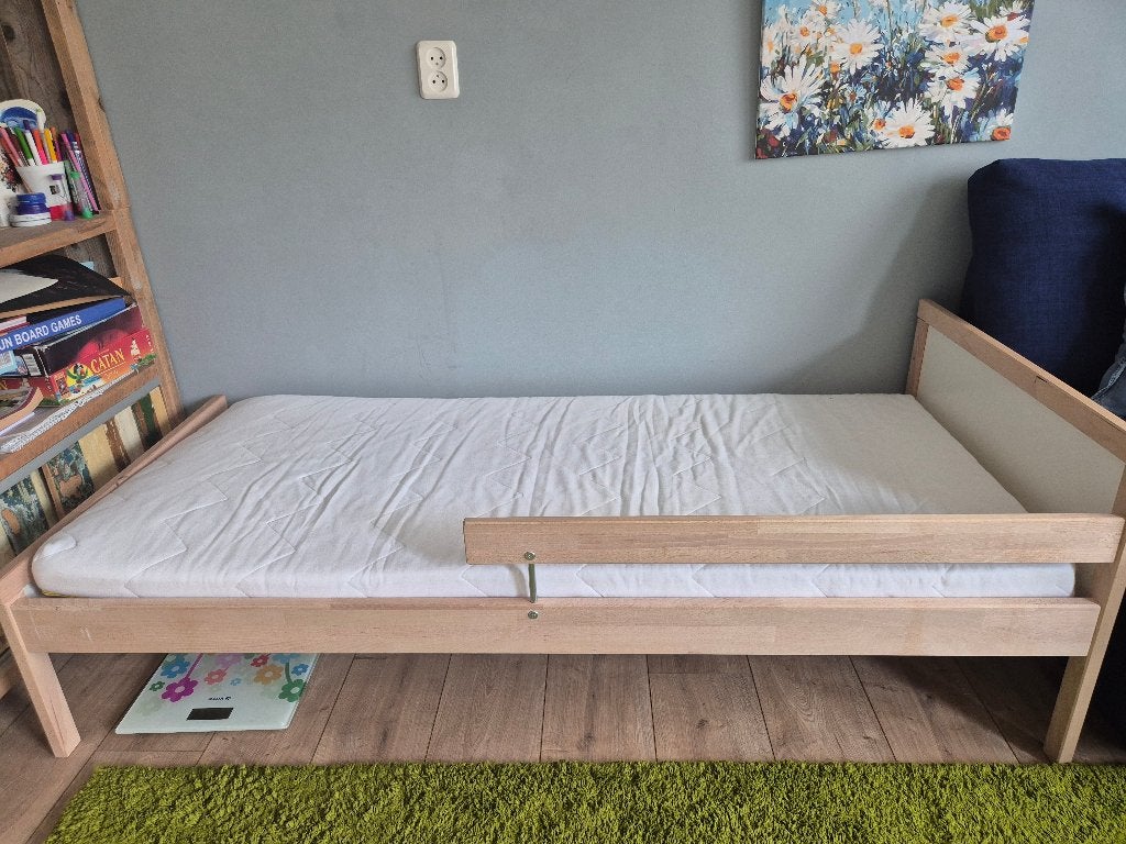 houten kinderbed met matras 160x70 cm, Ophalen, Bruin, 190 cm of minder, Zo goed als nieuw