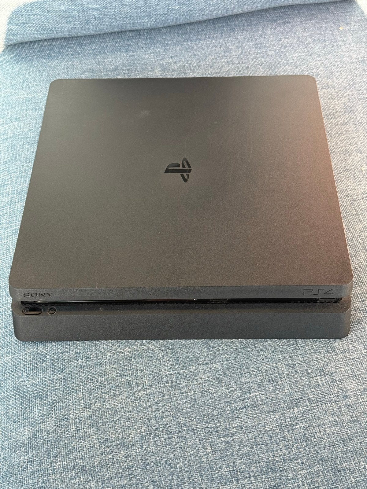 PS4 slim 500GB incl controller/kabels en lader, Ophalen, 1 speler, Zo goed als nieuw, Eén computer