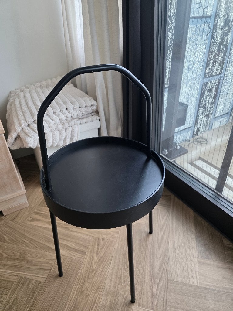 IKEA BURVIK tafeltje zwart | rond bijzettafeltje met handvat, Minder dan 55 cm, Gebruikt, Rond, Ophalen