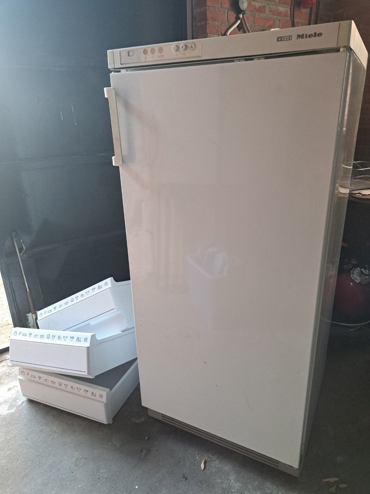 Miele vrieskast met 6 laden - Gebruikt maar werkt perfect, Gebruikt, 120 tot 140 cm, Minder dan 60 cm, Vrijstaand