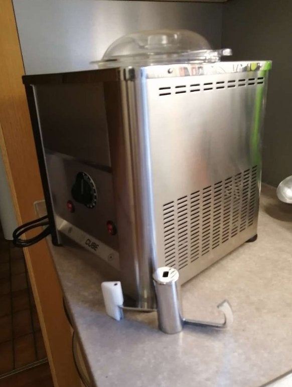 YERD CUBE 750 IJsmachine met Compressor, Ophalen of Verzenden, Zo goed als nieuw, Zelfvriezend