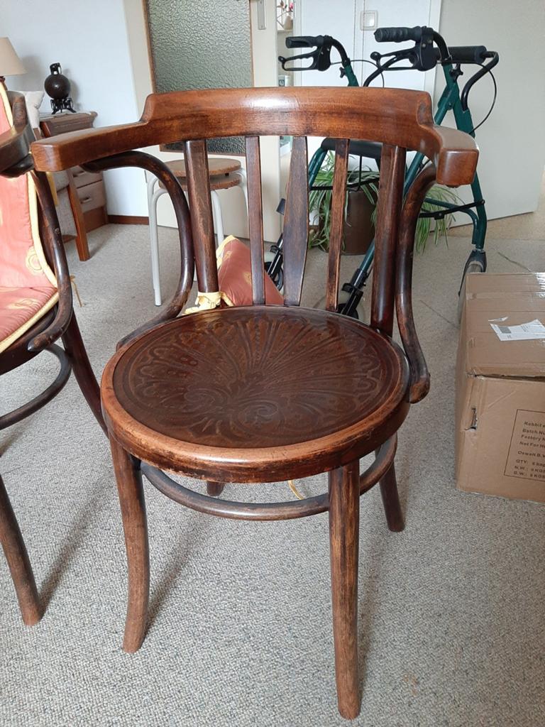 2 Levee houten stoelen, jaren '30, Ophalen