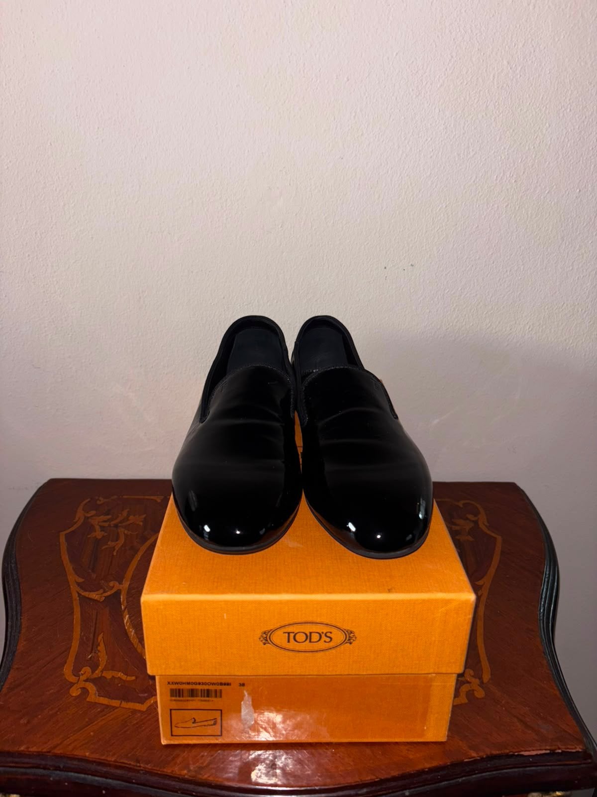 Tods Lak Zwart Dames MT 38, Ophalen of Verzenden, Zo goed als nieuw, Zwart