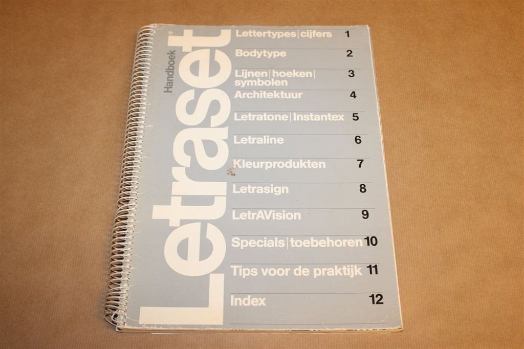 Letraset Handboek — Typografie en Vormgeving 1983, Ophalen of Verzenden, Gelezen, Fotografen