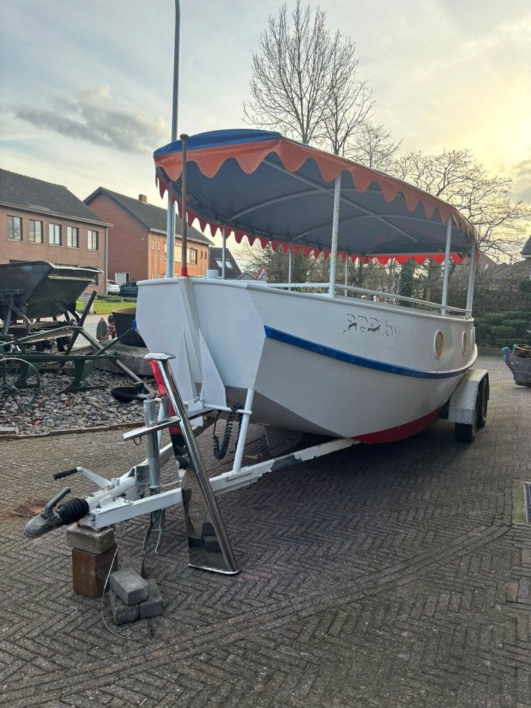 Carnavalsboot op wielen (met overkapping), Ophalen, Carnaval