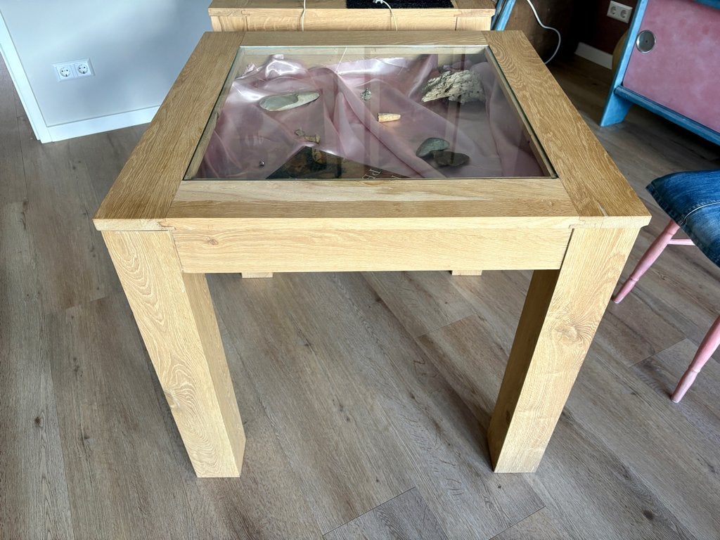 Twee unieke eettafels van 80x80 cm, Huis en Inrichting, Tafels | Eettafels, Ophalen, 50 tot 100 cm, Eikenhout, 50 tot 100 cm