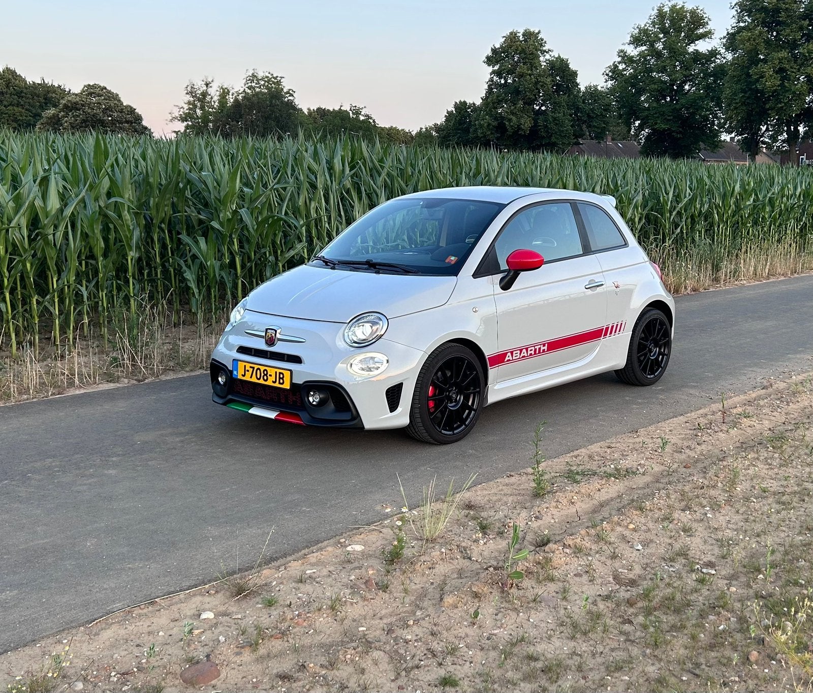 ABARTH 595 1.4 T-JET 145 PK, Voorwielaandrijving, 145 pk, Stof, 4 cilinders
