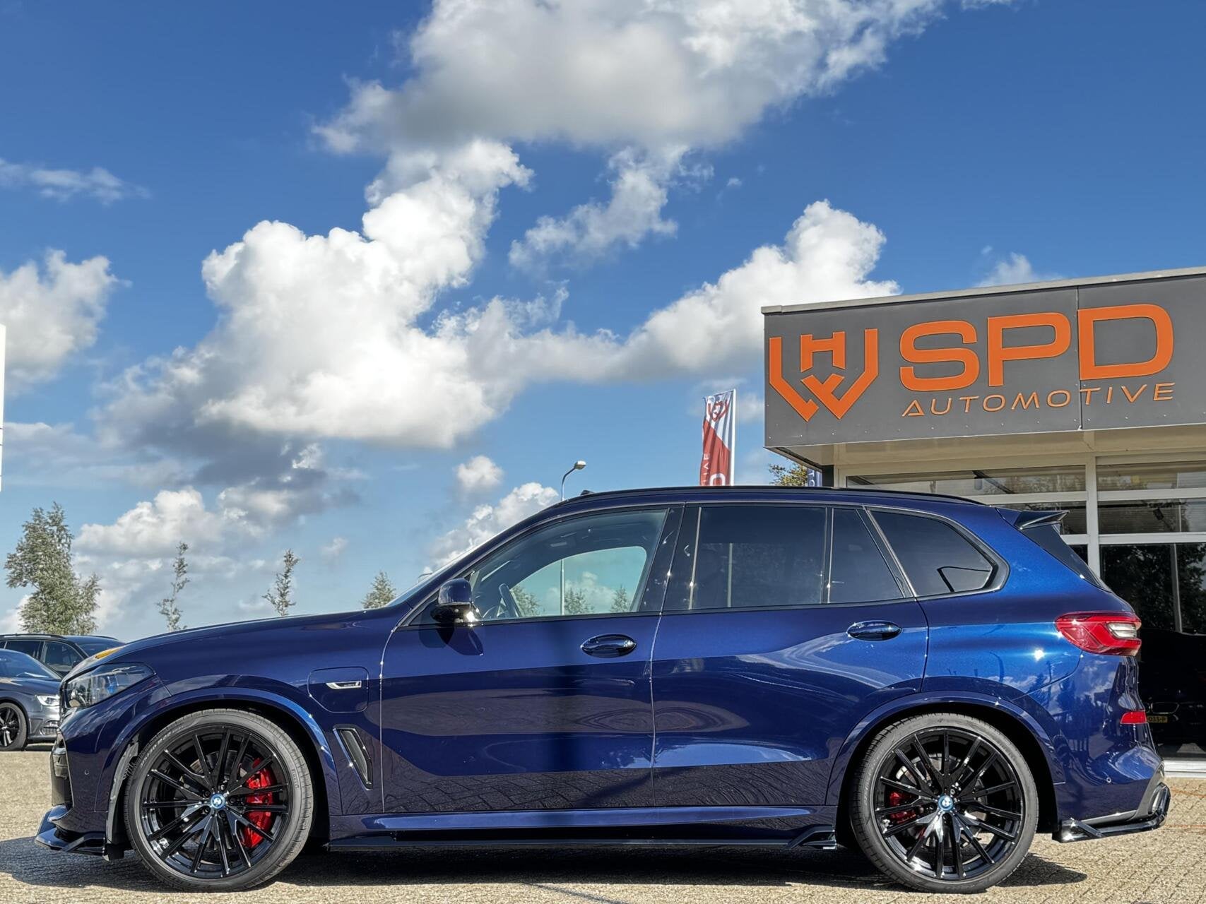 BMW X5 xDrive45e M-Sport|B&W|22"|M-Stoelen|Pano|Laser|Skylou, Dealer onderhouden, Gebruikt, 394 pk, Blauw