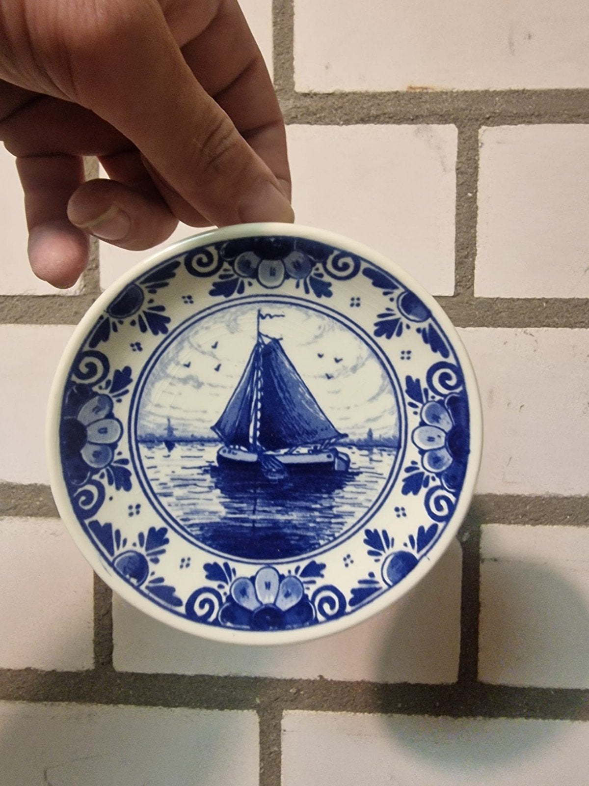 Delfts Blauw Regina wandbordje met zeilschip, Antiek en Kunst, Ophalen
