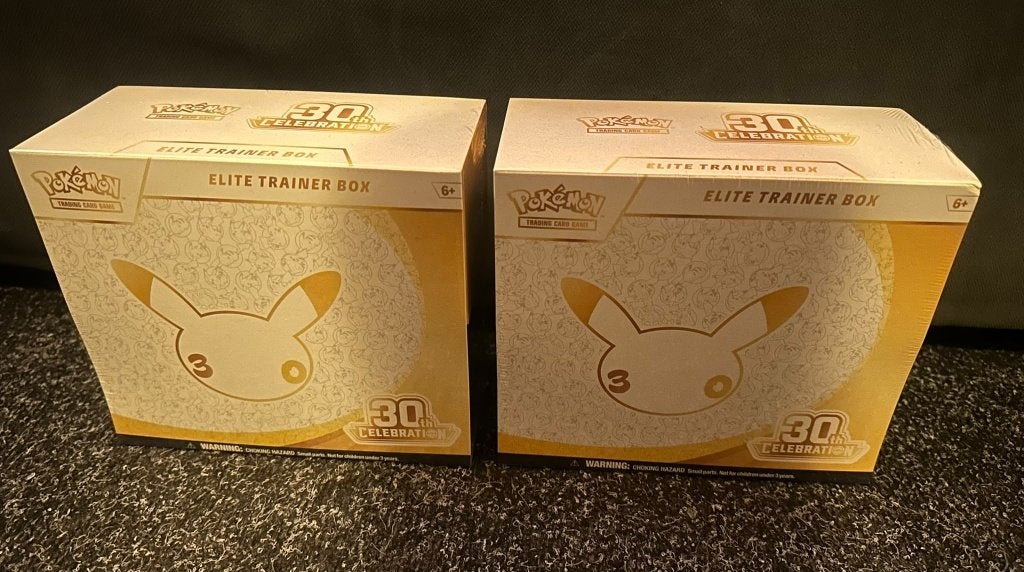 5x Pokemon 30th Celebration Elite Trainer Box, Ophalen of Verzenden, Nieuw, Boosterbox, Foil