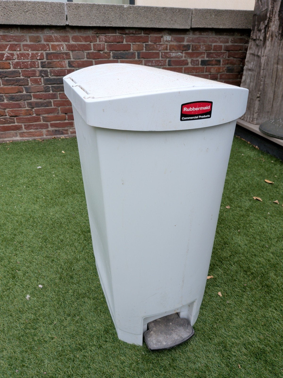 Rubbermaid Prullenbak met Pedaal - Gebruikt, Kunststof, Gebruikt, Met pedaal, 40 liter of meer