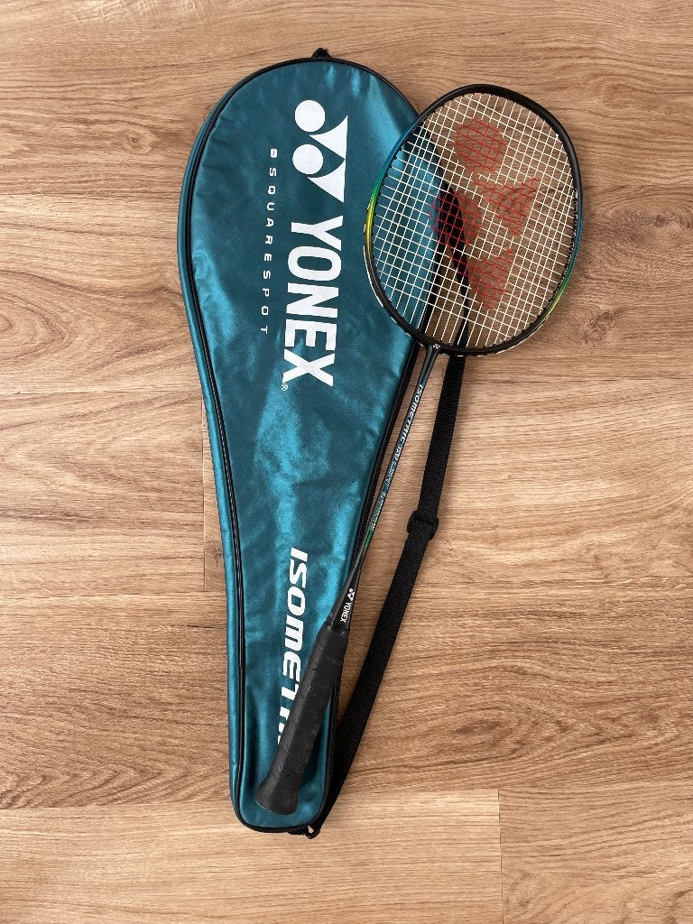 Yonex carbon badminton racket (incl. hoes), Ophalen, Zo goed als nieuw, Racket(s)
