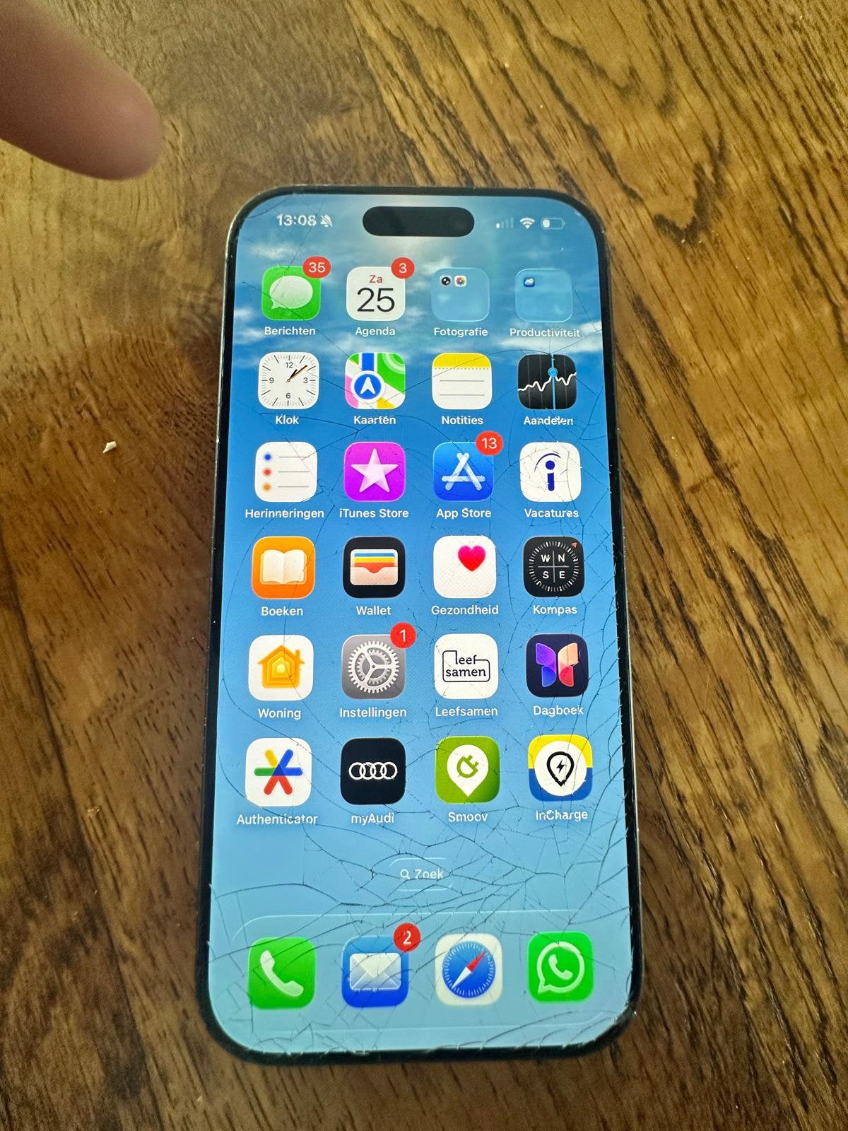 Iphone 17 met gebruikssporen, Telecommunicatie, Mobiele telefoons | Apple iPhone, Overige modellen, Zwart, Ophalen of Verzenden