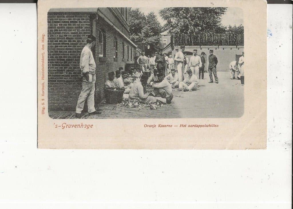 Den Haag Oranje Kazerne het aardappelen schillen 1900, Verzamelen, Ophalen of Verzenden, Voor 1920, Ongelopen, Zuid-Holland