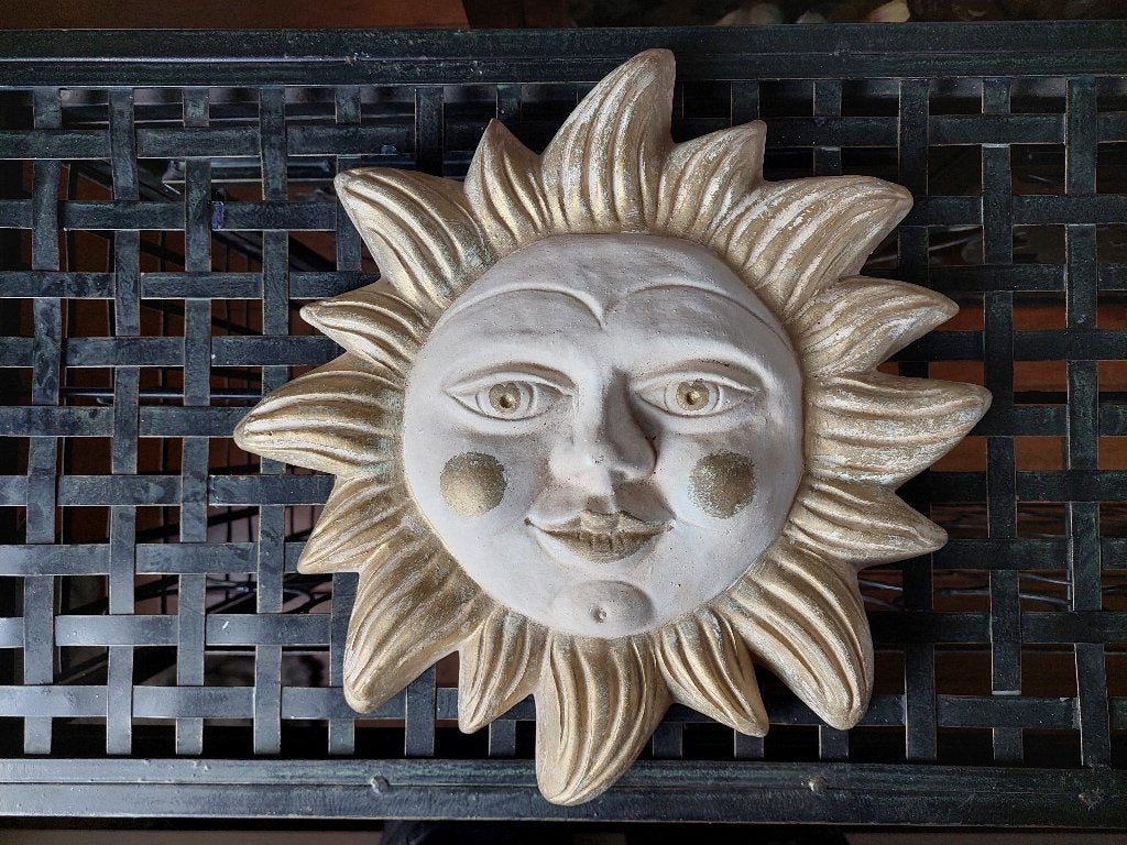 Stenen zon wanddecoratie / Met ophanghaakje voor aan de wand, 33 cm, Vintage, Steen/keramiek, Ophalen of Verzenden