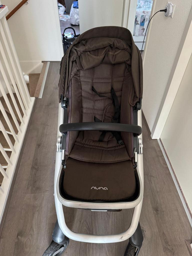 Bruine Nuna 2 in 1 kinderwagen, Gebruikt, Verstelbare duwstang, Combiwagen, Ophalen