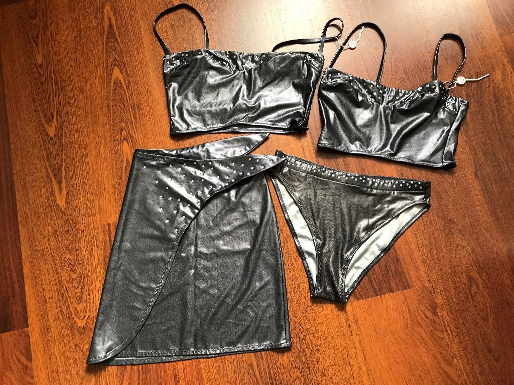 Nieuw - Millesia 4-delige bikini pareo set - metallic zilver, Overige kleuren, Millesia, Nieuw, Ophalen of Verzenden