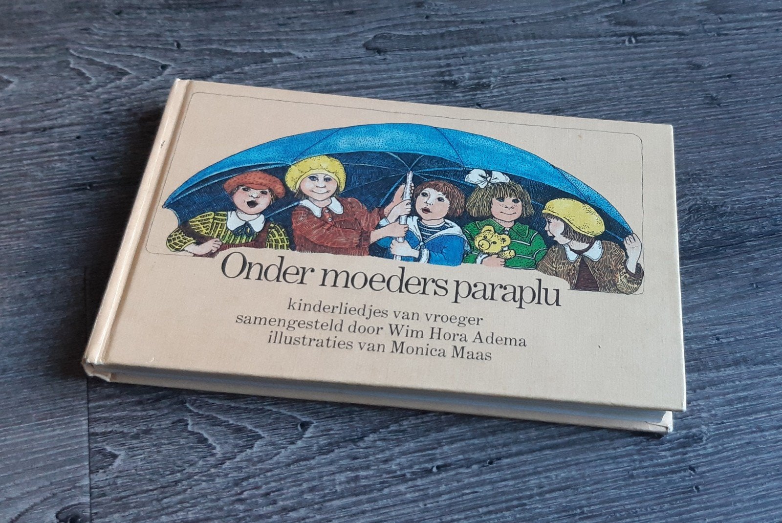 Onder moeders paraplu - Kinderliedjes van vroeger, Boeken, Ophalen of Verzenden, Wim Hora Adema, Monica Maas, Fictie algemeen