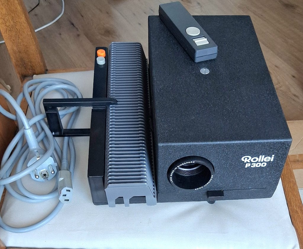 Diaprojector met scherm, Ophalen, Zo goed als nieuw, Met scherm