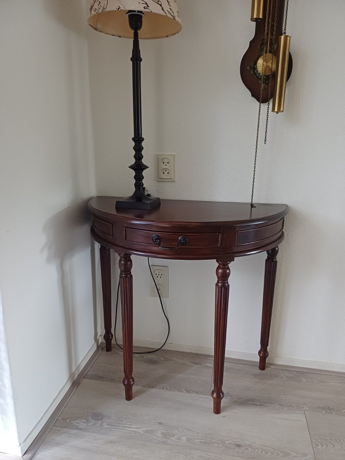 Klassieke halfronde sidetable met lade, Ophalen, Gebruikt, Klassiek, 55 tot 75 cm