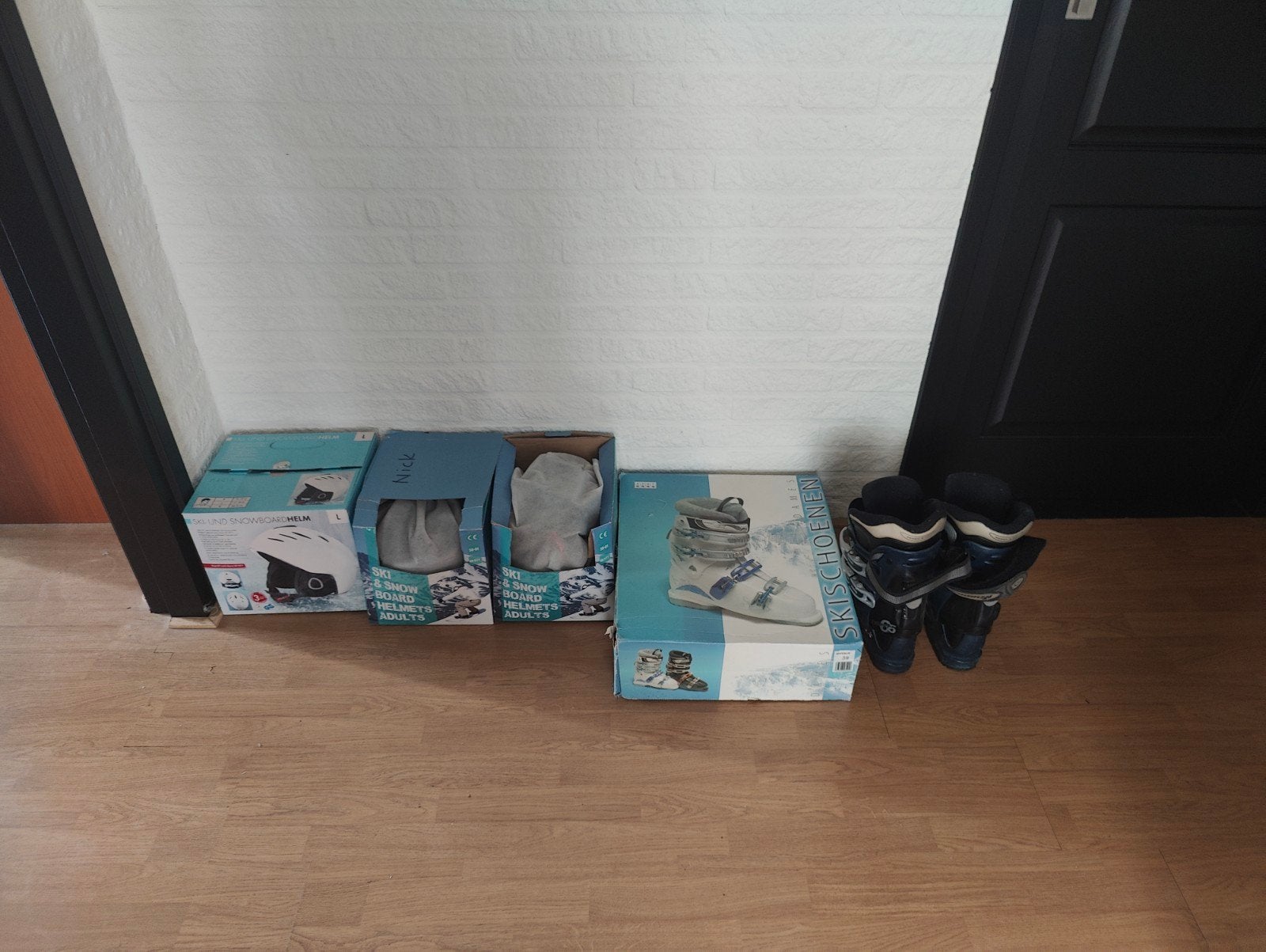 Wintersport skikleding/helmen/ skischoenen diverse maten, Kleding | Dames, Diverse merken, Ophalen, Zo goed als nieuw, Overige typen