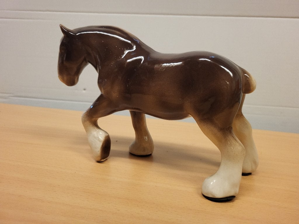 Paard, knol, werkpaard.           1 X aanwezig., Ophalen of Verzenden, Zo goed als nieuw, Bruin, Steen/keramiek