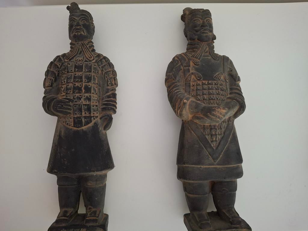 Twee terracotta leger beelden, Verzamelen, Beelden en Beeldjes, Ophalen of Verzenden, Zo goed als nieuw, Overige typen