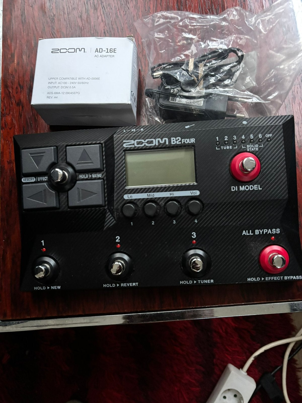 Zoom B2 Four bass Multi-Effects Processor and Amp Emulator, Ophalen of Verzenden, Zo goed als nieuw