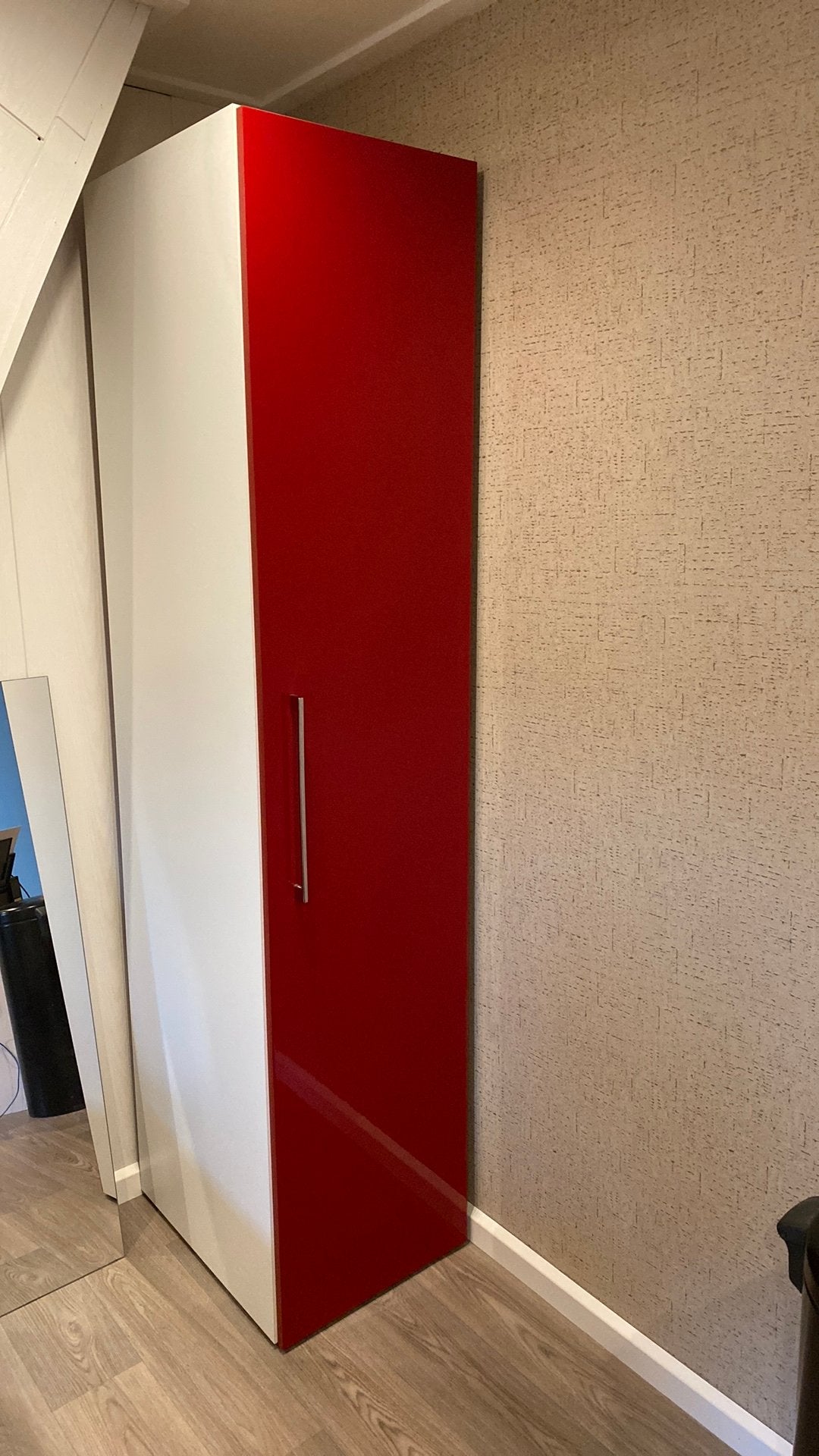 Kledingkast met rode deur, Huis en Inrichting, Ophalen, Gebruikt