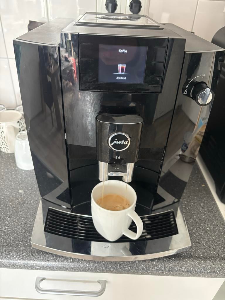 Jura E6 Koffiemachine - Zo goed als nieuw - prijs verlaagd, Ophalen, Afneembaar waterreservoir, 10 kopjes of meer, Koffiemachine