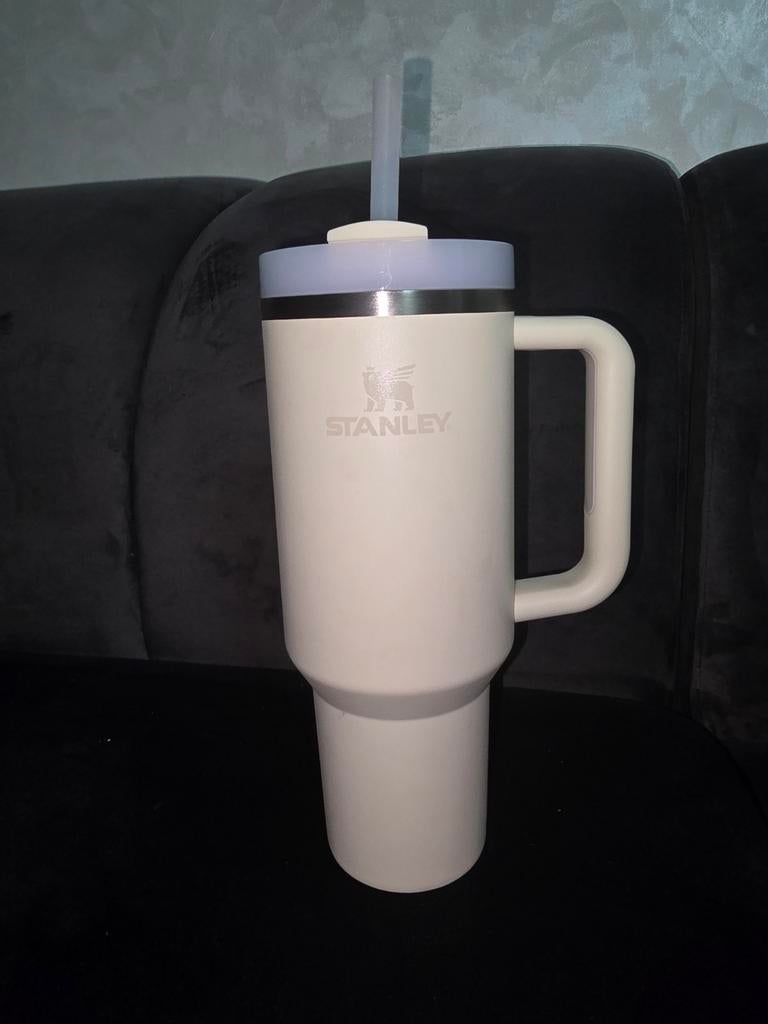 Stanley Beker 1.18L Crème met Deksel en Rietje - Nieuwstaat, Ophalen of Verzenden, Zo goed als nieuw, Beige, Stanley