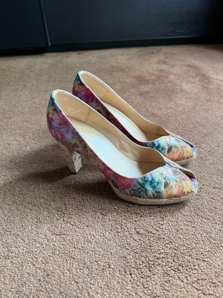 Prachtige meerklerige zomer pumps van Peter Kaiser, Kleding | Dames, Schoenen, Ophalen of Verzenden, Zo goed als nieuw, Blauw