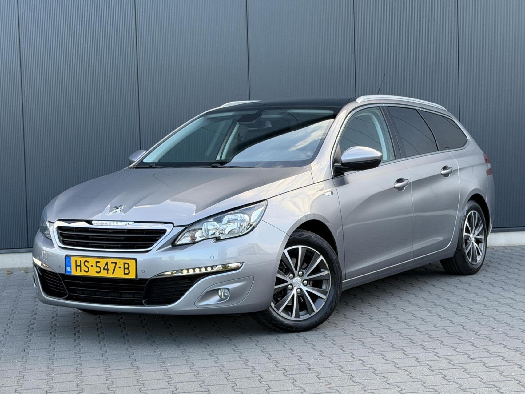 Peugeot 308 SW 1.2 PureTech Style Panoramadak - Led - Navi -, Auto's, Peugeot, Voorwielaandrijving, Parkeersensor, Stof, Gebruikt