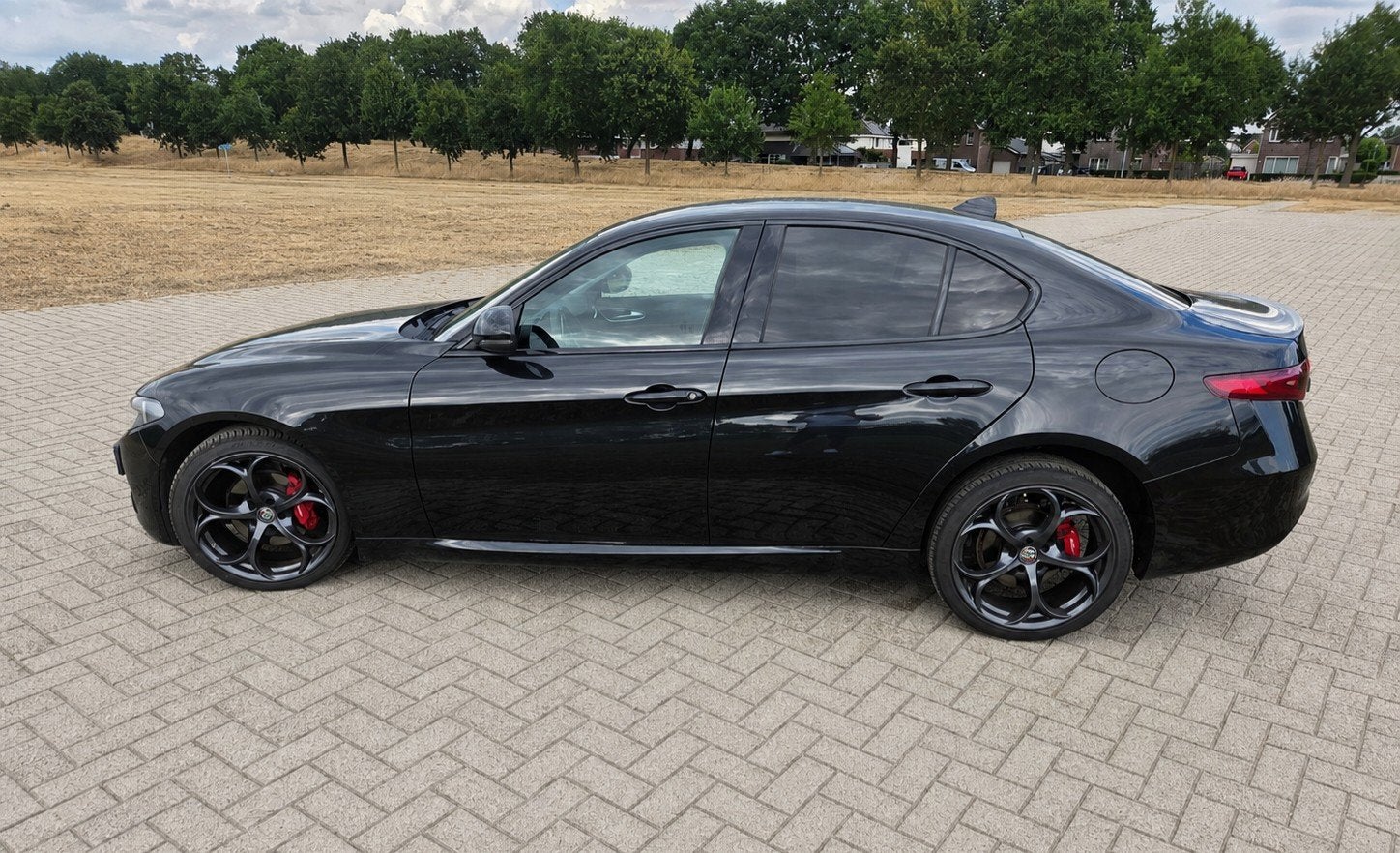 Alfa Romeo Giulia 2.2 JTD 180pk Aut Zwart nw APK, Auto's, Automaat, 745 kg, Achterwielaandrijving, 1440 kg