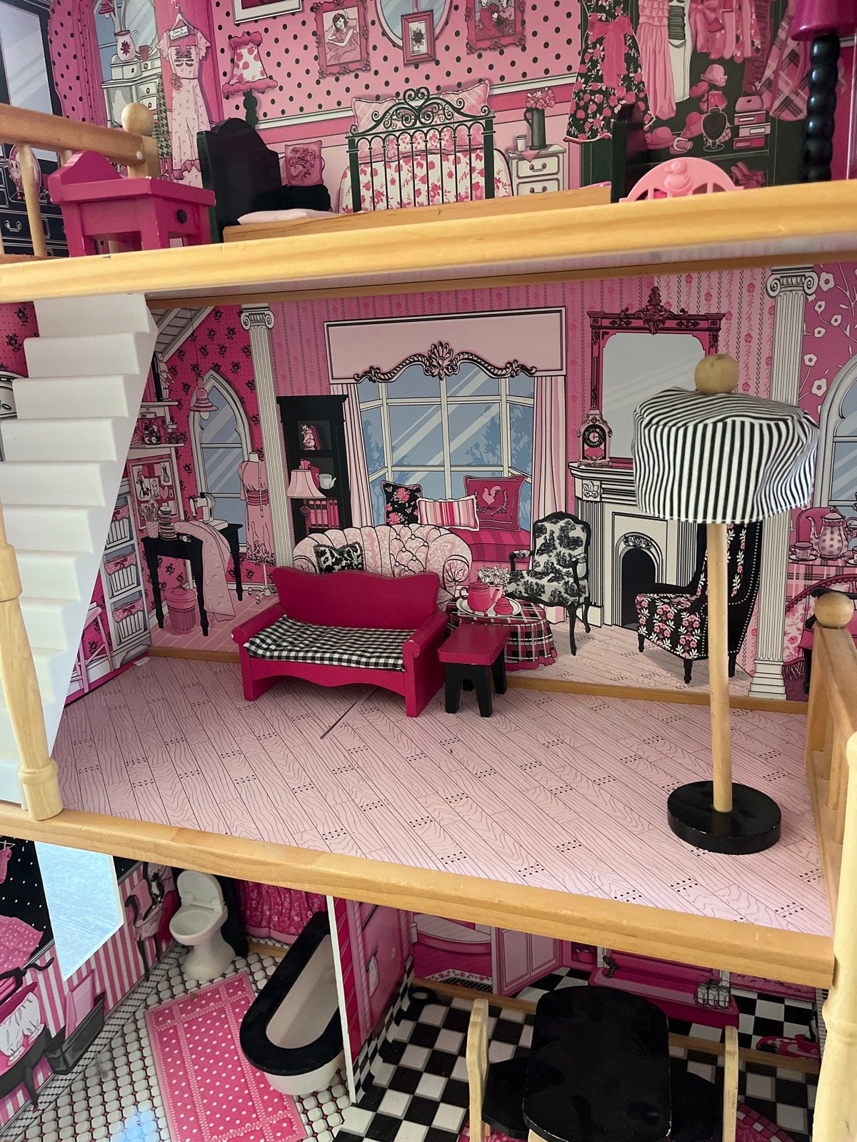 Foto 4 van Groot roze poppenhuis met meubels en accessoires