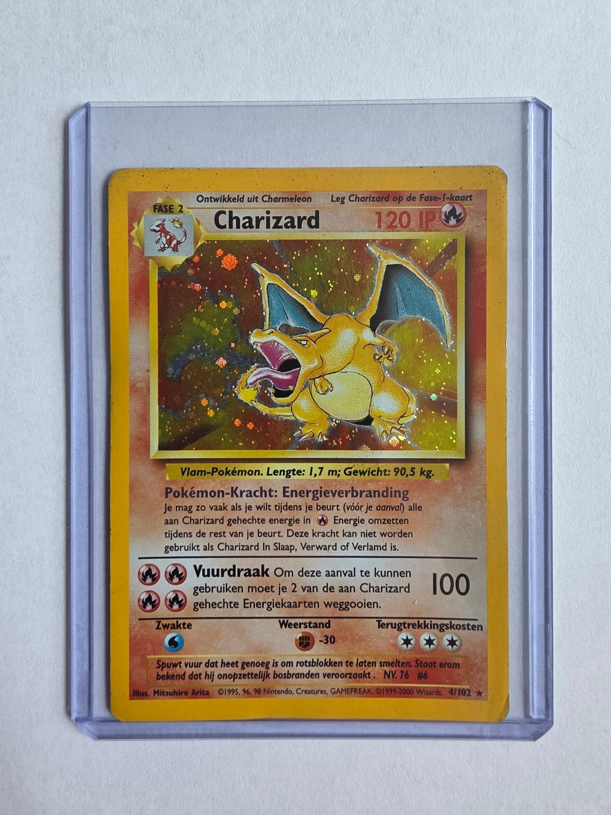 Pokémon Charizard Base Set Holo (NL)i, Hobby en Vrije tijd, Ophalen of Verzenden, Zo goed als nieuw, Losse kaart, Foil
