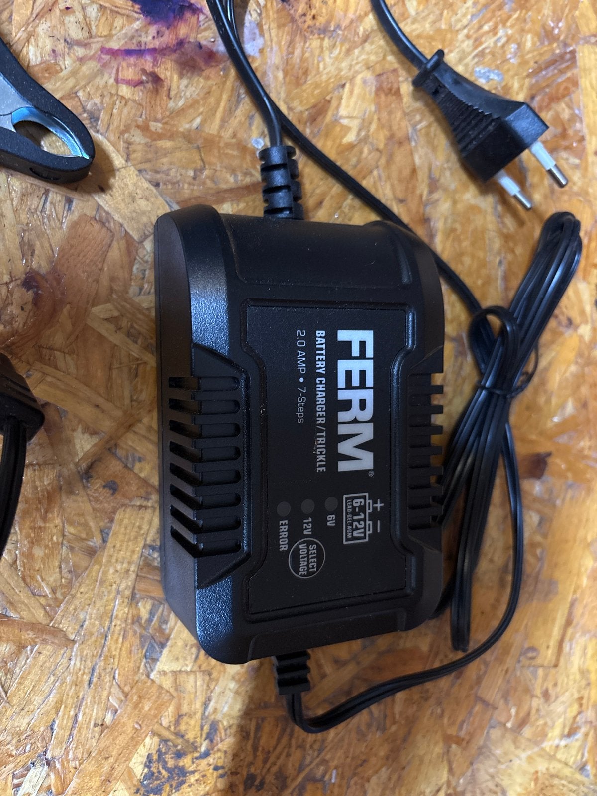 FERM Acculader/Druppellader 6V/12V 2A BCM1023, Ophalen of Verzenden, Gebruikt, Universele onderdelen