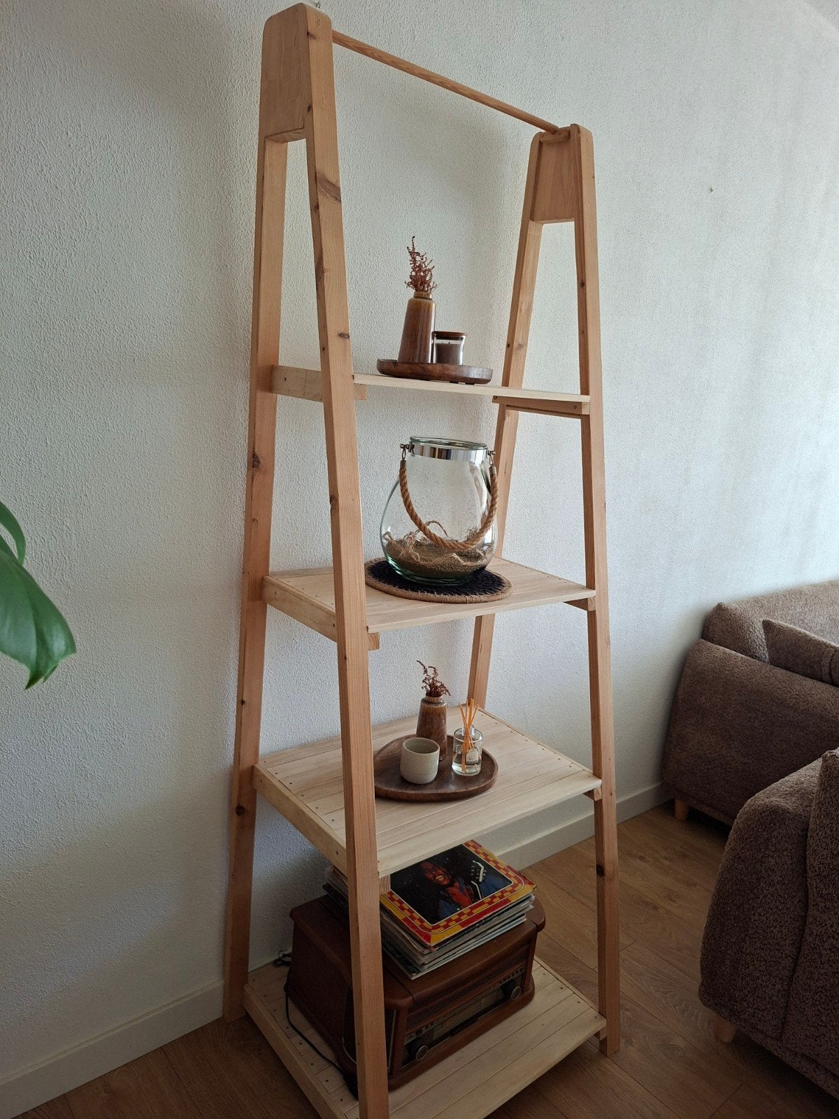 Handgemaakte hout stellingkast, Ophalen