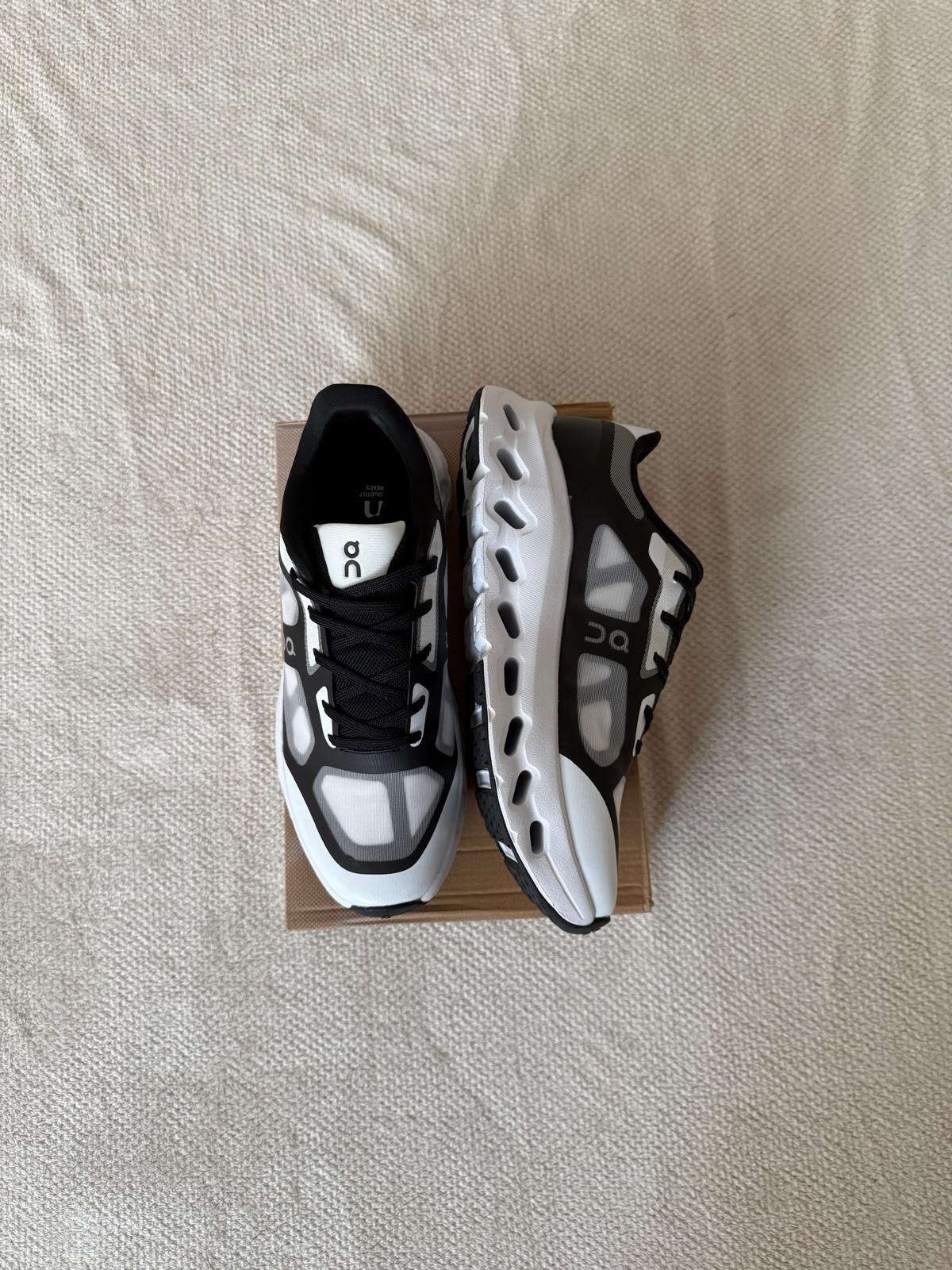 On CLOUDTILT REMIX - Black Ivory Maat 42 43 44, Ophalen of Verzenden, Zo goed als nieuw, Zwart, Sneakers of Gympen