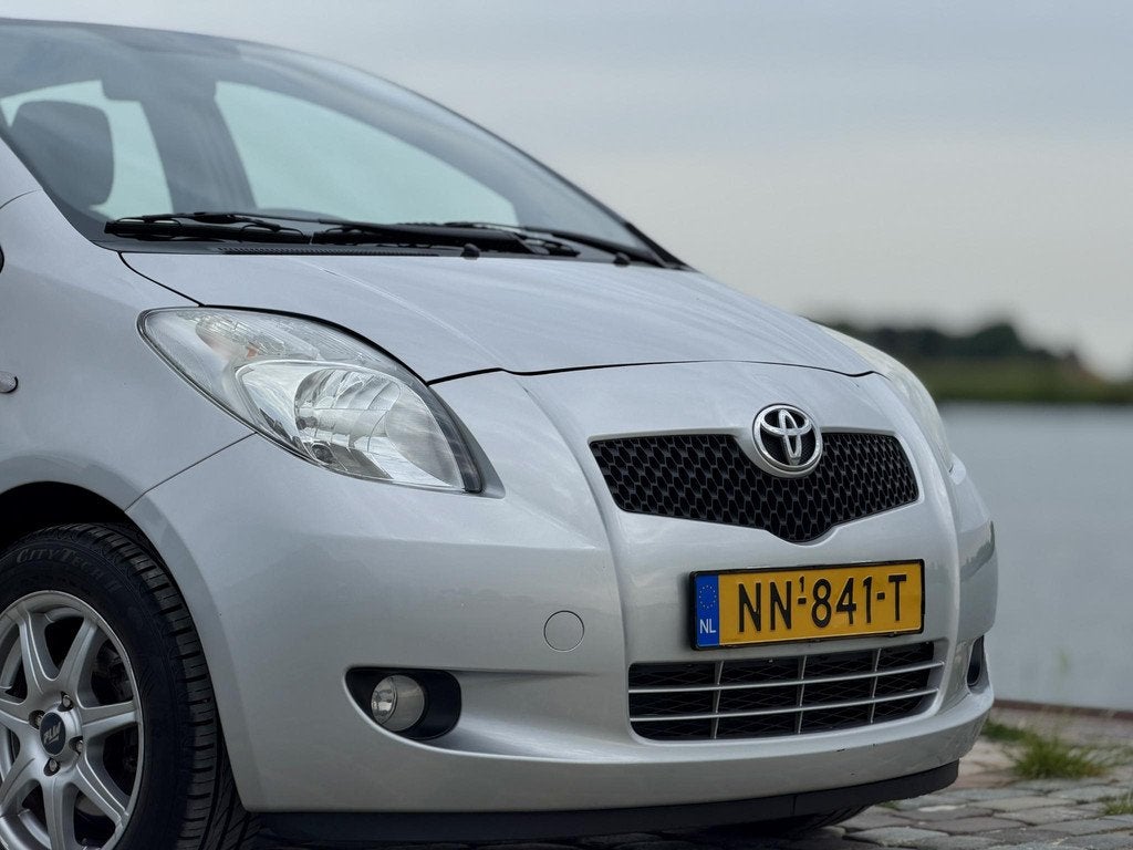 Toyota Yaris 1.3 VVTi Sol MMT|Automaat|Airco|LM velgen 15", Auto's, Toyota, Stof, 750 kg, 4 cilinders, Bedrijf