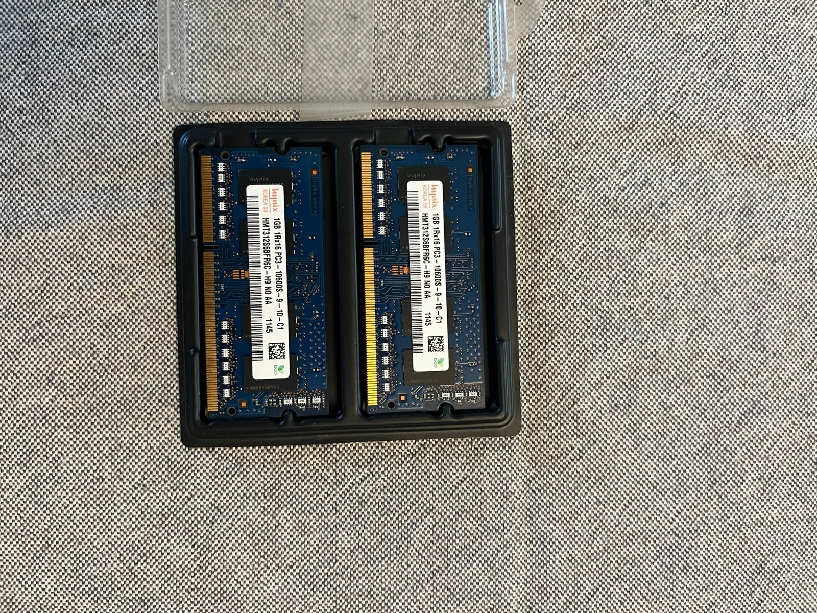 2x 1GB Hynix DDR3-1333 SO-DIMM – PC3-10600S, Ophalen of Verzenden, Zo goed als nieuw, DDR3, Laptop