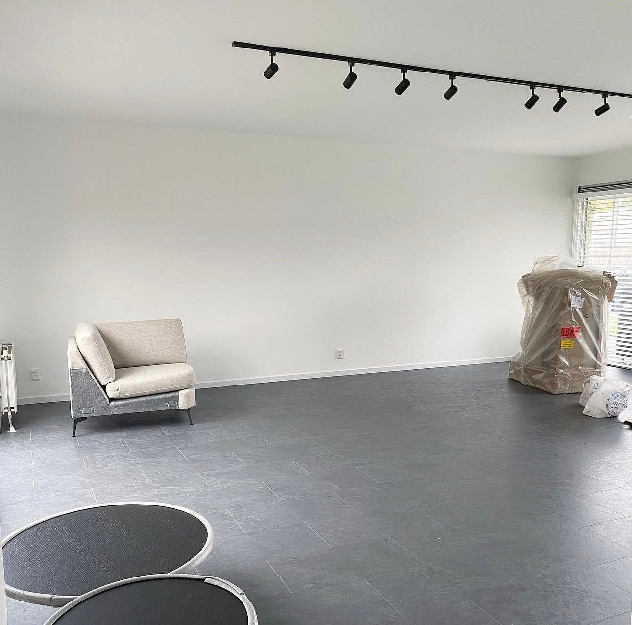Laminaat grijs 85m2 + click- 8mm dik- Topkwaliteit, Huis en Inrichting, Stoffering | Vloerbedekking, Ophalen, Gebruikt, 75 m² of meer
