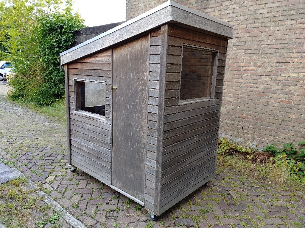 Houten speelhuis, Ophalen, Gebruikt